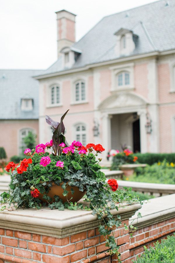  A Colorful Rainy Day Wedding 