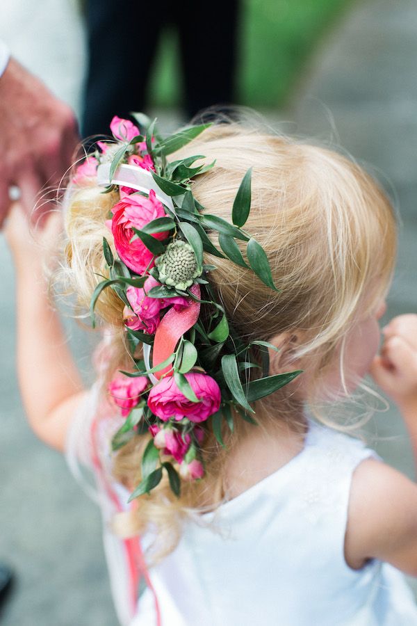  A Colorful Rainy Day Wedding 