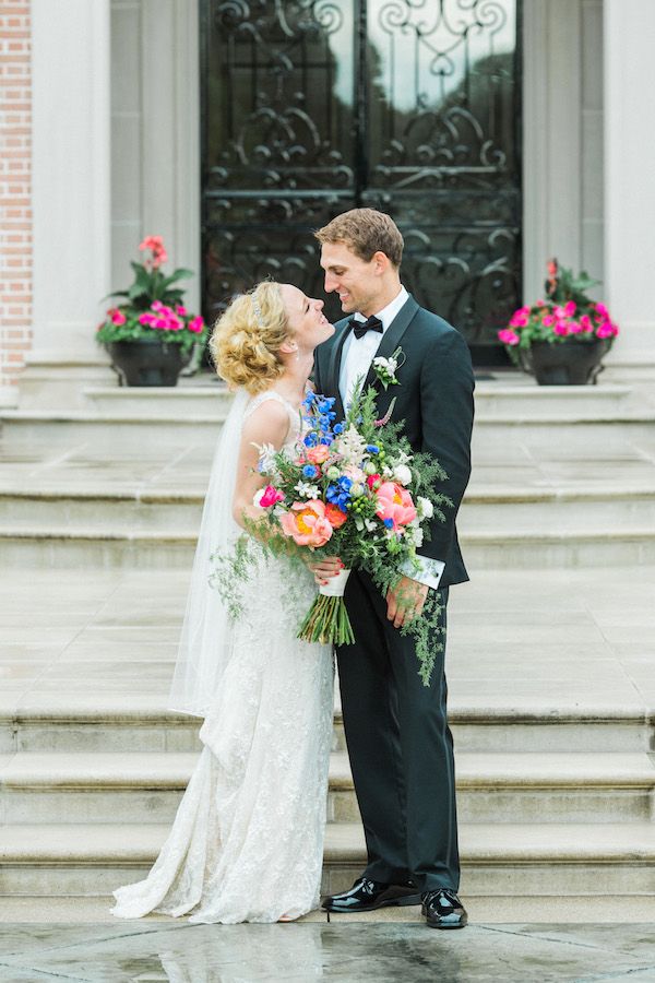  A Colorful Rainy Day Wedding 