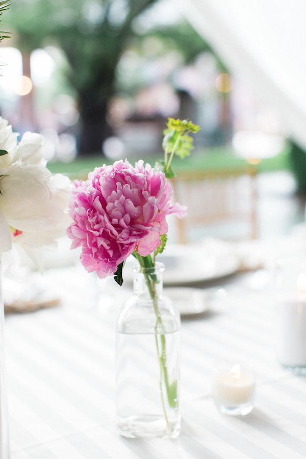  A Colorful Rainy Day Wedding 