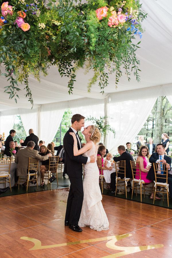  A Colorful Rainy Day Wedding 