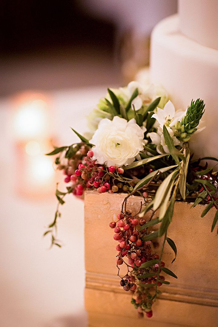 A Festive Holiday Shoot with Gorgeous Garlands 