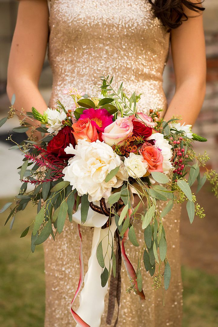 A Festive Holiday Shoot with Gorgeous Garlands 