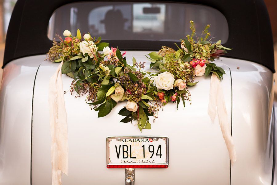 A Festive Holiday Shoot with Gorgeous Garlands 