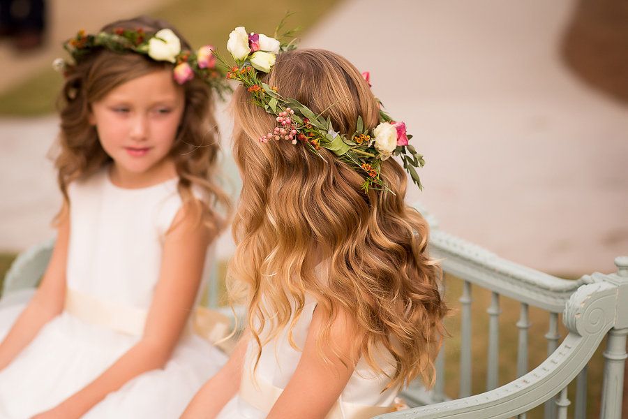 A Festive Holiday Shoot with Gorgeous Garlands 