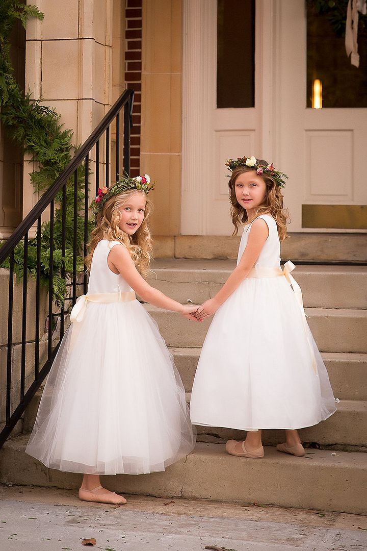 A Festive Holiday Shoot with Gorgeous Garlands 