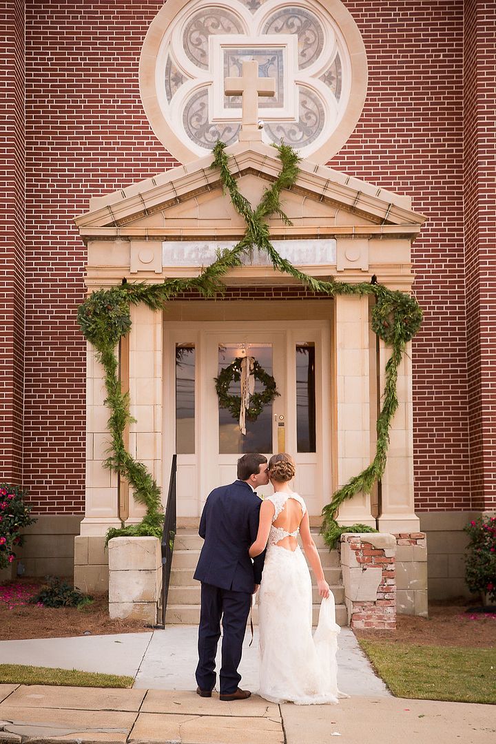 A Festive Holiday Shoot with Gorgeous Garlands 