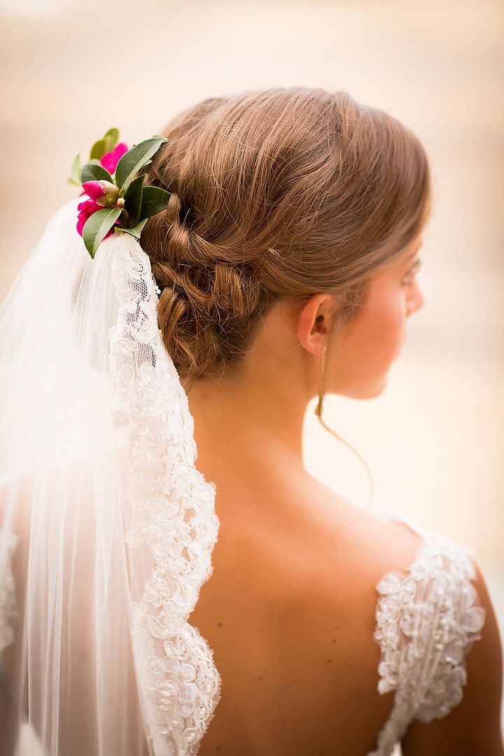 A Festive Holiday Shoot with Gorgeous Garlands 