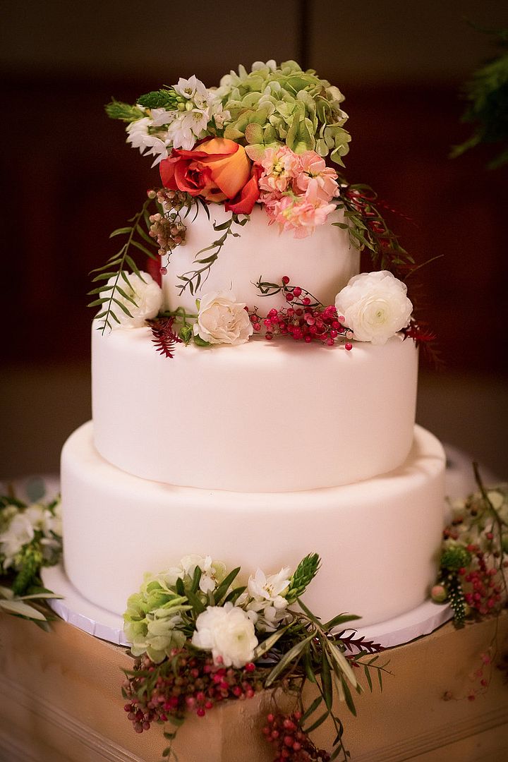 A Festive Holiday Shoot with Gorgeous Garlands 