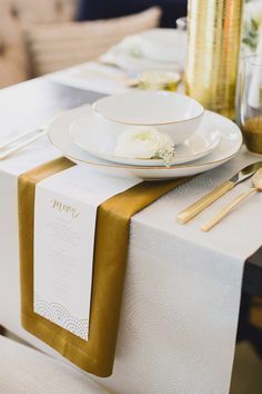 21 Glitzy Gold Wedding Ideas