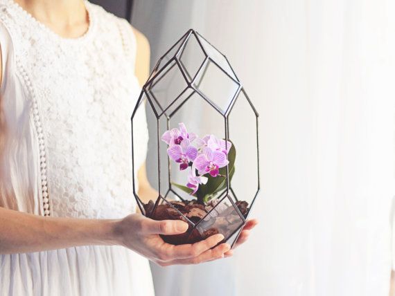 Handmade Geometric Terrariums by Waen - www.theperfectpalette.com - Wedding + Event Design