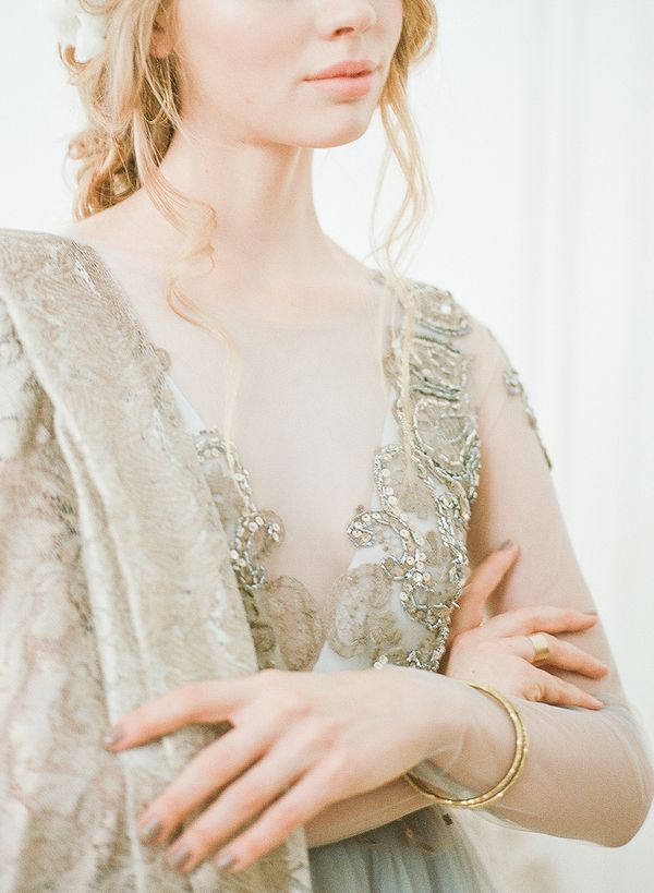 An Ethereal and Elegant Wedding Editorial - www.theperfectpalette.com - Styled Pretty