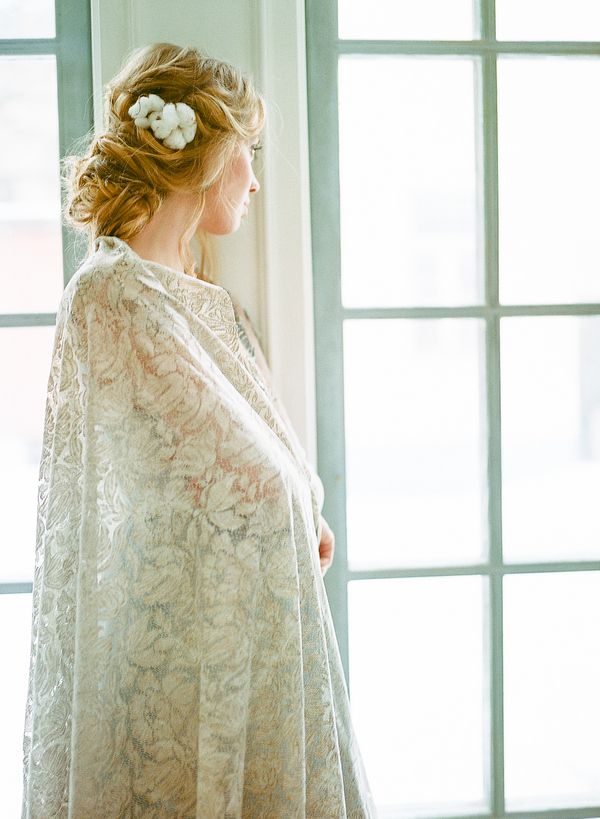 An Ethereal and Elegant Wedding Editorial - www.theperfectpalette.com - Styled Pretty