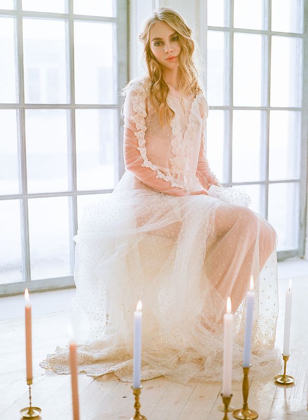 An Ethereal and Elegant Wedding Editorial - www.theperfectpalette.com - Styled Pretty