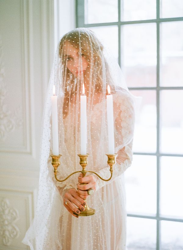 An Ethereal and Elegant Wedding Editorial - www.theperfectpalette.com - Styled Pretty