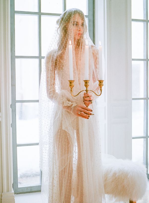 An Ethereal and Elegant Wedding Editorial - www.theperfectpalette.com - Styled Pretty