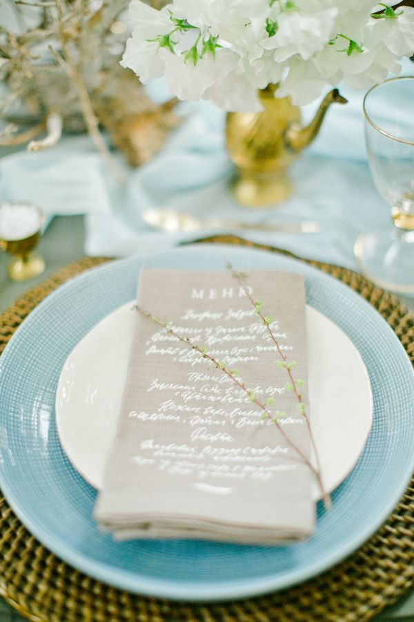 An Ethereal and Elegant Wedding Editorial - www.theperfectpalette.com - Styled Pretty