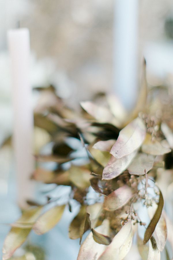 An Ethereal and Elegant Wedding Editorial - www.theperfectpalette.com - Styled Pretty