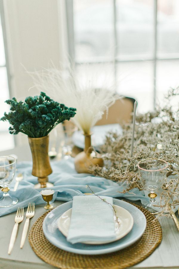 An Ethereal and Elegant Wedding Editorial - www.theperfectpalette.com - Styled Pretty