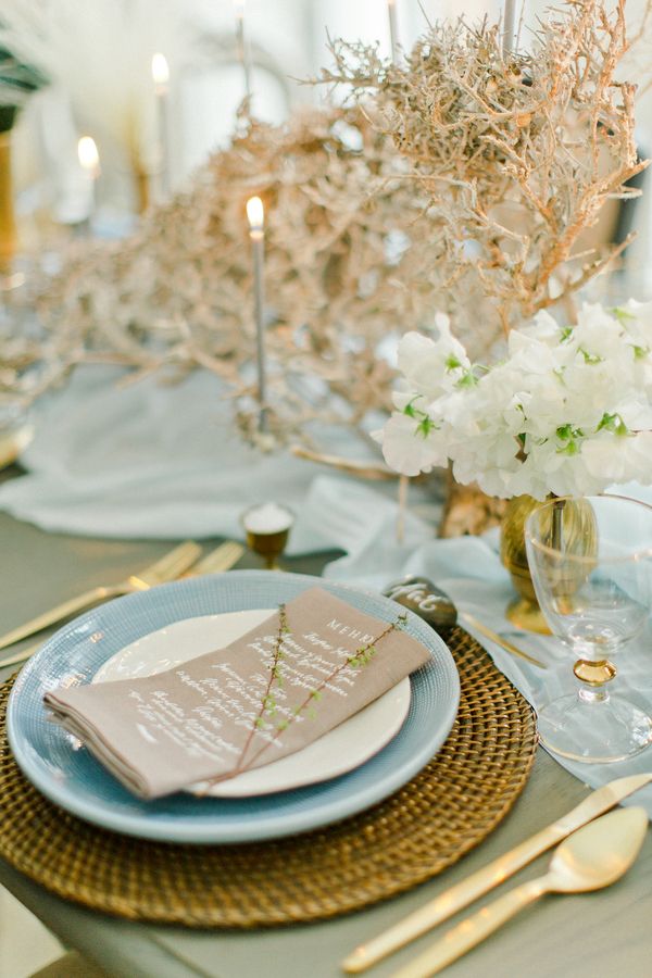 An Ethereal and Elegant Wedding Editorial - www.theperfectpalette.com - Styled Pretty