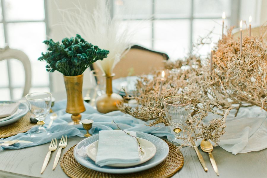 An Ethereal and Elegant Wedding Editorial - www.theperfectpalette.com - Styled Pretty