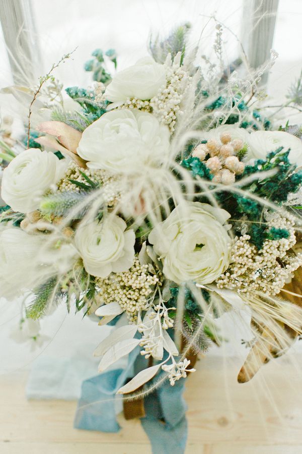 An Ethereal and Elegant Wedding Editorial - www.theperfectpalette.com - Styled Pretty