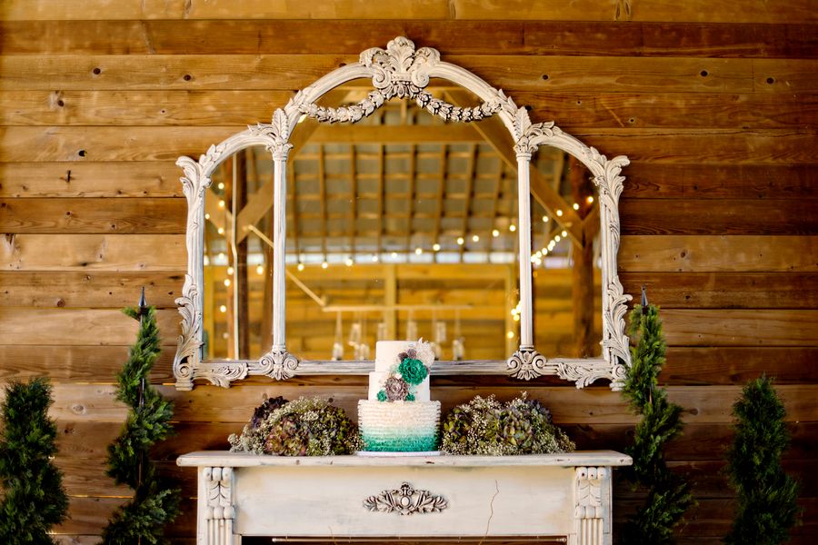 7 Wedding Cakes that Wow! www.theperfectpalette.com - Andie Freeman Photography, Southern Sophistication Designs, Sugar Kneads Cakery,
