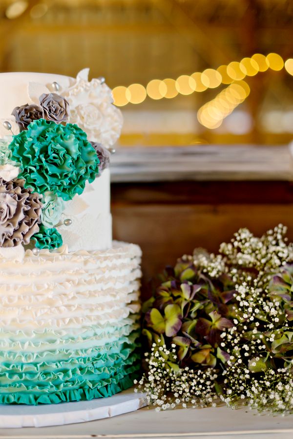 7 Wedding Cakes that Wow! www.theperfectpalette.com - Andie Freeman Photography, Southern Sophistication Designs, Sugar Kneads Cakery,