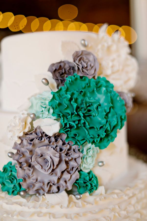 7 Wedding Cakes that Wow! www.theperfectpalette.com - Andie Freeman Photography, Southern Sophistication Designs, Sugar Kneads Cakery, 