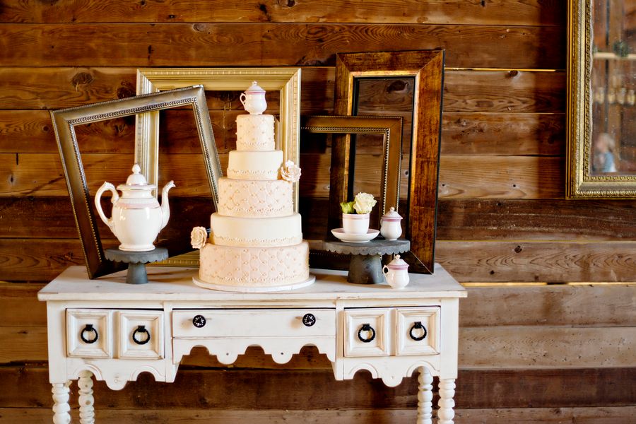7 Wedding Cakes that Wow! www.theperfectpalette.com - Andie Freeman Photography, Southern Sophistication Designs, Sugar Kneads Cakery,