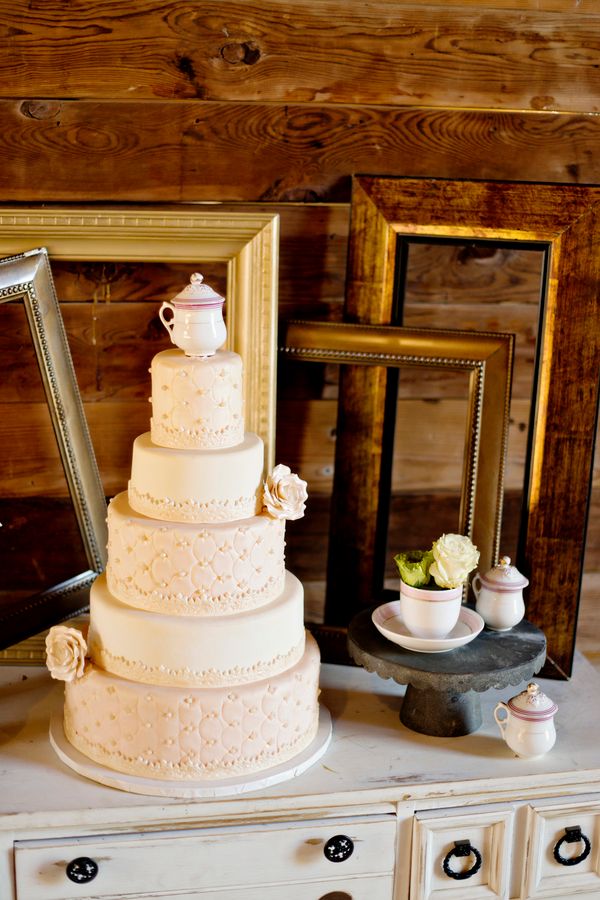 7 Wedding Cakes that Wow! www.theperfectpalette.com - Andie Freeman Photography, Southern Sophistication Designs, Sugar Kneads Cakery, 