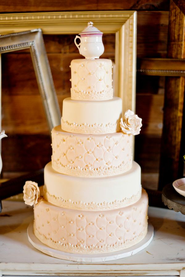 7 Wedding Cakes that Wow! www.theperfectpalette.com - Andie Freeman Photography, Southern Sophistication Designs, Sugar Kneads Cakery,