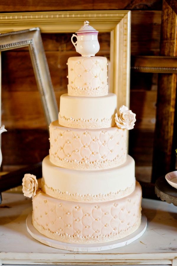 7 Wedding Cakes that Wow! www.theperfectpalette.com - Andie Freeman Photography, Southern Sophistication Designs, Sugar Kneads Cakery, 