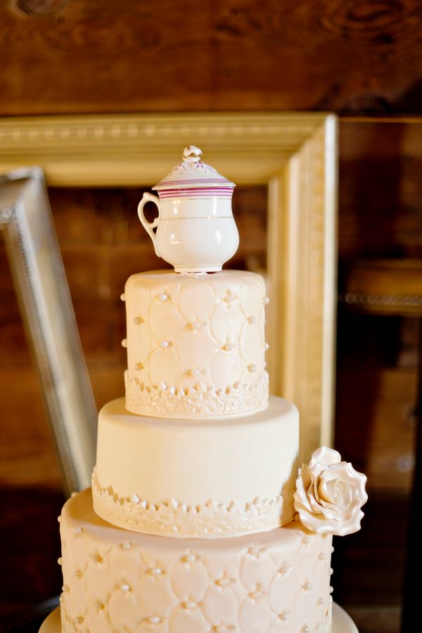 7 Wedding Cakes that Wow! www.theperfectpalette.com - Andie Freeman Photography, Southern Sophistication Designs, Sugar Kneads Cakery, 