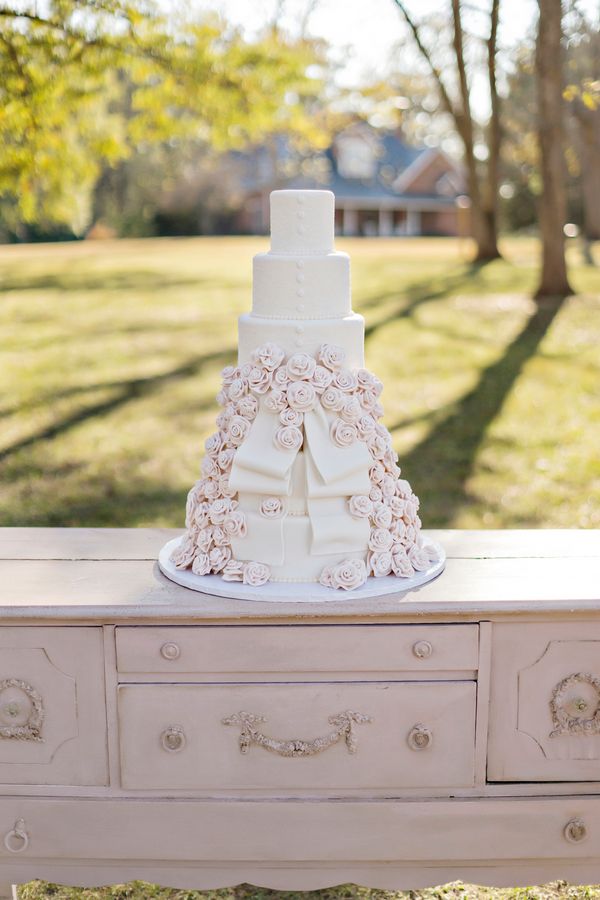 7 Wedding Cakes that Wow! www.theperfectpalette.com - Andie Freeman Photography, Southern Sophistication Designs, Sugar Kneads Cakery,