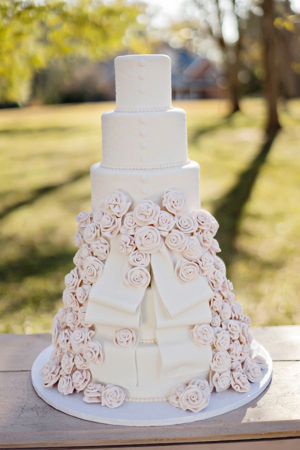 7 Wedding Cakes that Wow! www.theperfectpalette.com - Andie Freeman Photography, Southern Sophistication Designs, Sugar Kneads Cakery, 