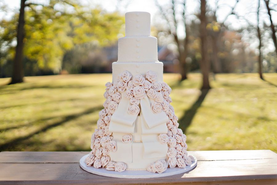 7 Wedding Cakes that Wow! www.theperfectpalette.com - Andie Freeman Photography, Southern Sophistication Designs, Sugar Kneads Cakery,