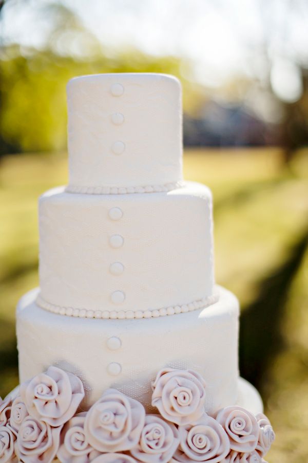 7 Wedding Cakes that Wow! www.theperfectpalette.com - Andie Freeman Photography, Southern Sophistication Designs, Sugar Kneads Cakery,