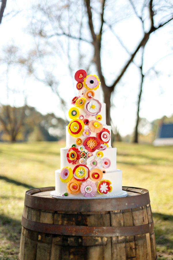 7 Wedding Cakes that Wow! www.theperfectpalette.com - Andie Freeman Photography, Southern Sophistication Designs, Sugar Kneads Cakery,