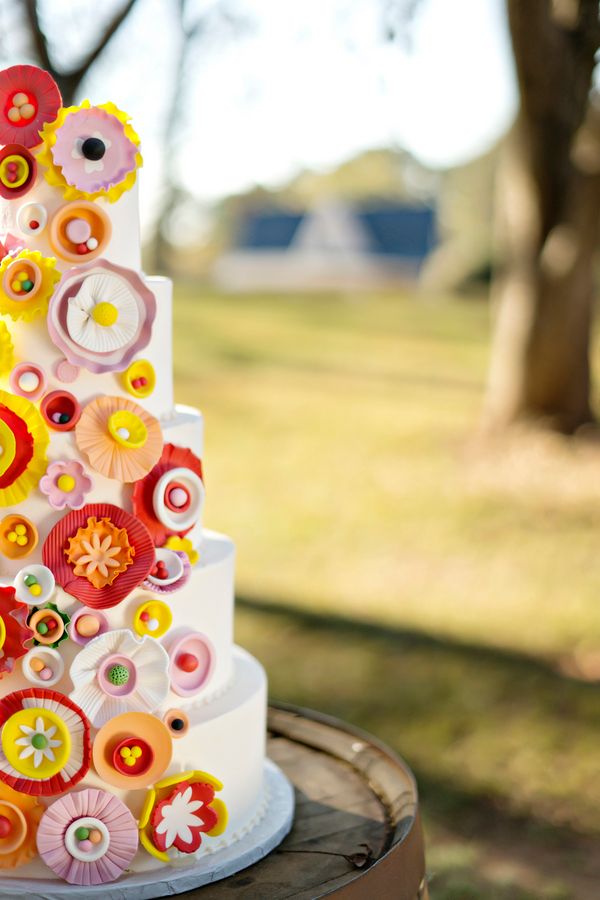 7 Wedding Cakes that Wow! www.theperfectpalette.com - Andie Freeman Photography, Southern Sophistication Designs, Sugar Kneads Cakery,