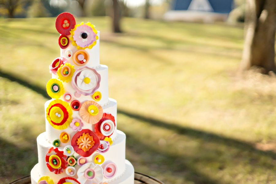 7 Wedding Cakes that Wow! www.theperfectpalette.com - Andie Freeman Photography, Southern Sophistication Designs, Sugar Kneads Cakery, 