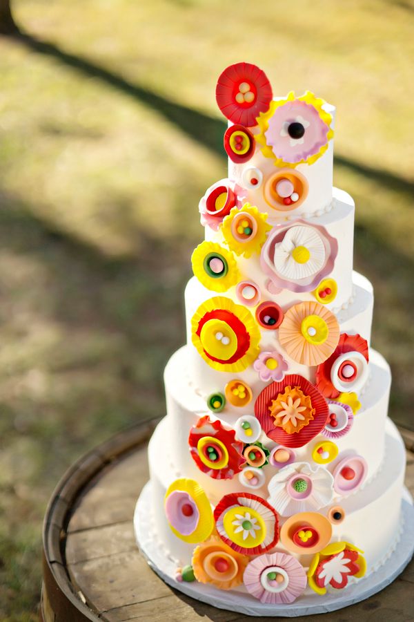 7 Wedding Cakes that Wow! www.theperfectpalette.com - Andie Freeman Photography, Southern Sophistication Designs, Sugar Kneads Cakery,
