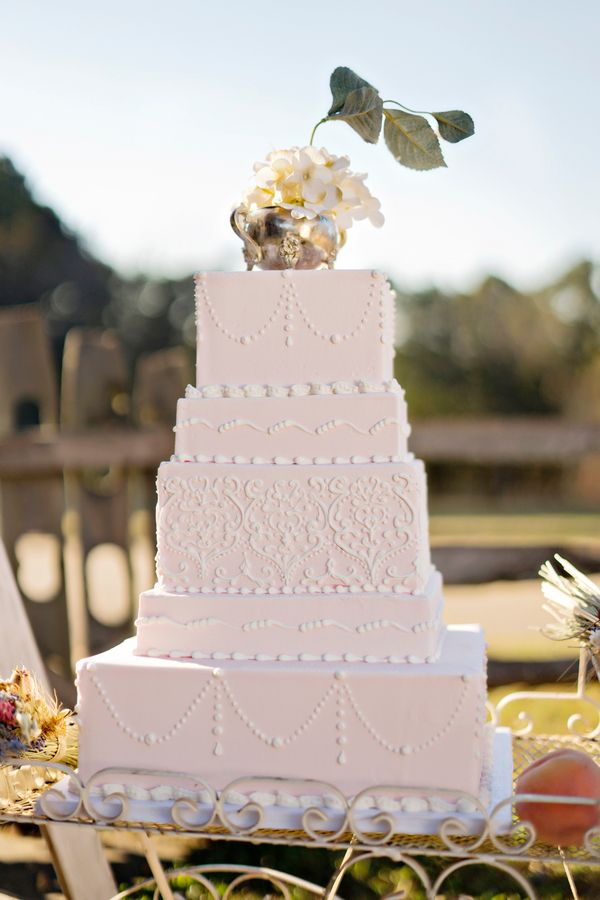 7 Wedding Cakes that Wow! www.theperfectpalette.com - Andie Freeman Photography, Southern Sophistication Designs, Sugar Kneads Cakery, 