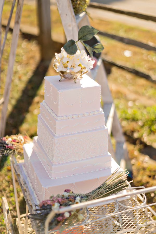 7 Wedding Cakes that Wow! www.theperfectpalette.com - Andie Freeman Photography, Southern Sophistication Designs, Sugar Kneads Cakery, 