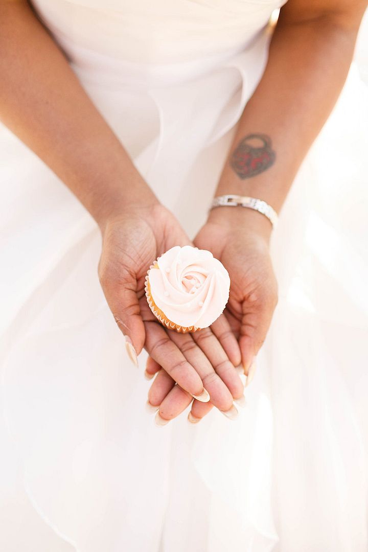 Navy Blue and Pink Wedding Inspiration - www.theperfectpalette.com - V. A. Photography, SBH Events, Floratouch