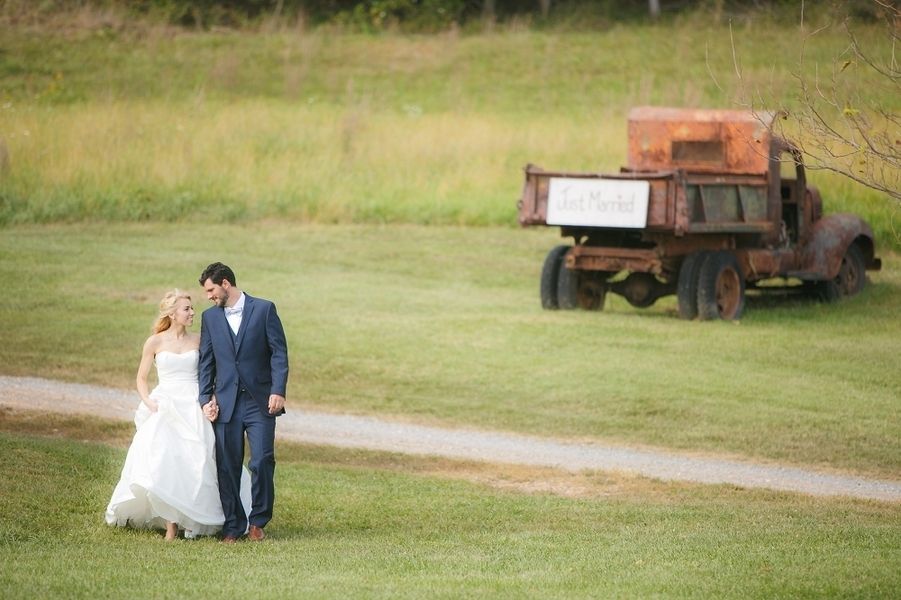 Gorgeous Southern Wedding | Megan and Alex - www.theperfectpalette.com - Color Ideas for Weddings and Parties