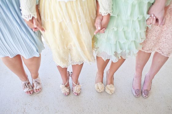 A Sweet Southern Wedding Under the Oak Trees - www.theperfectpalette.com - Watson Studios