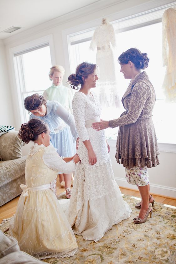 A Sweet Southern Wedding Under the Oak Trees - www.theperfectpalette.com - Watson Studios