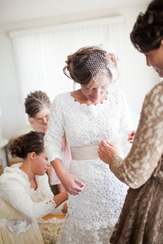 A Sweet Southern Wedding Under the Oak Trees - www.theperfectpalette.com - Watson Studios