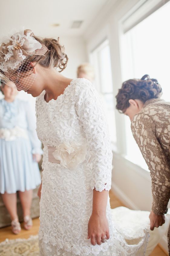 A Sweet Southern Wedding Under the Oak Trees - www.theperfectpalette.com - Watson Studios